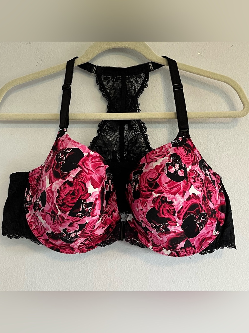 Torrid Curve Black & Pink Skull & Roses Lace Racerback T-Shirt Bra 42C